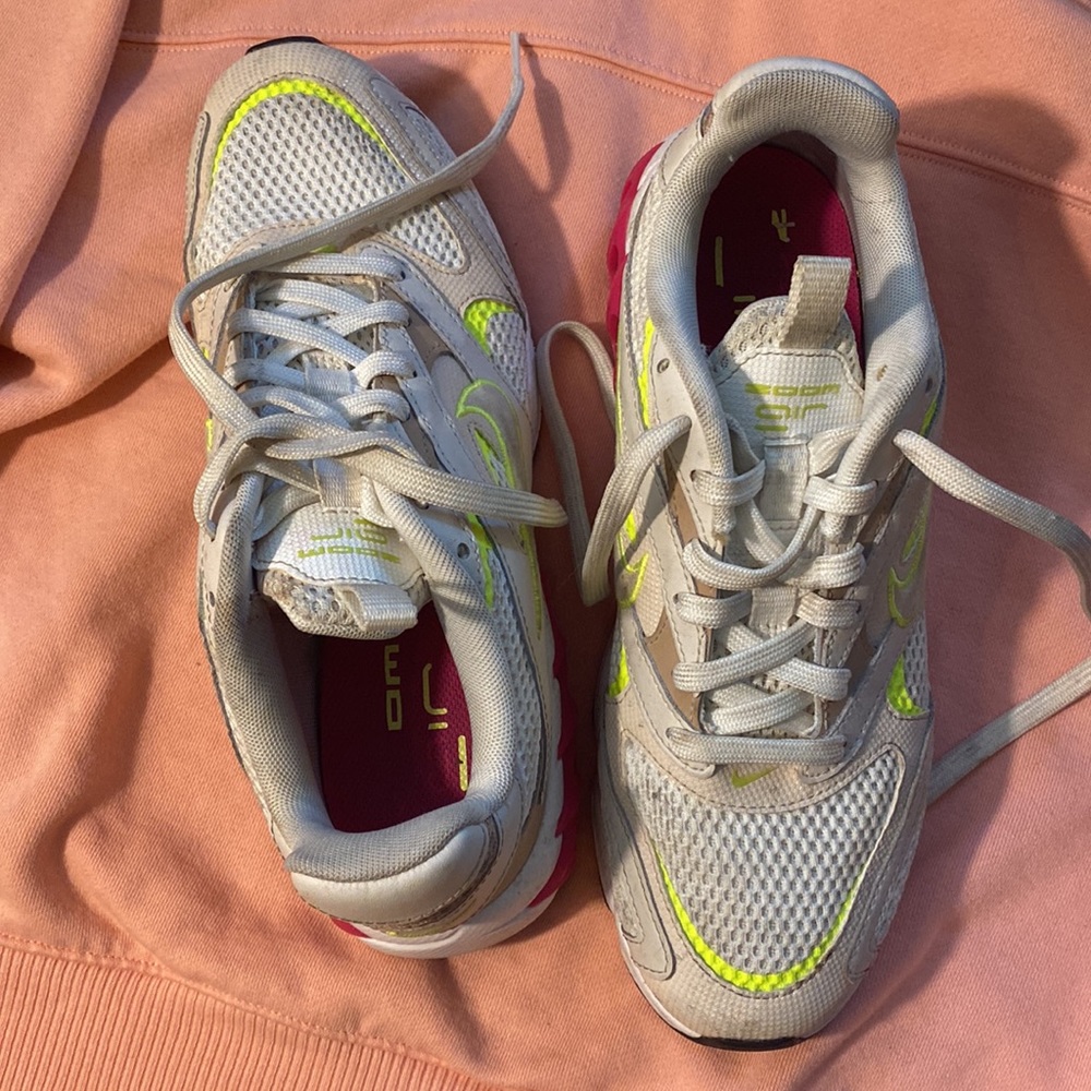 Woman shoe - Picture 3 of 3